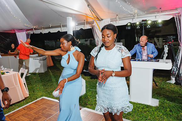 Ellen-Devon_Reception-100